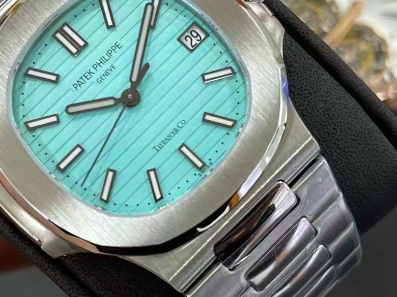 파텍필립 노틸러스 5711/1A-018 티파니